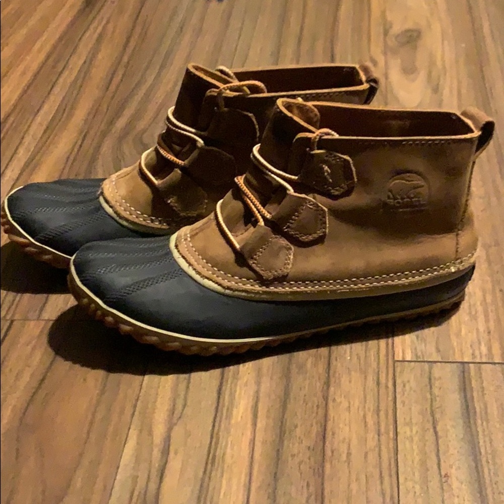 Sorel Out N' about boots size 9